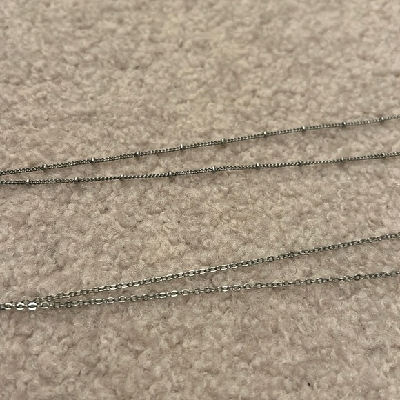 Two silver necklaces - Picture 3 of 4